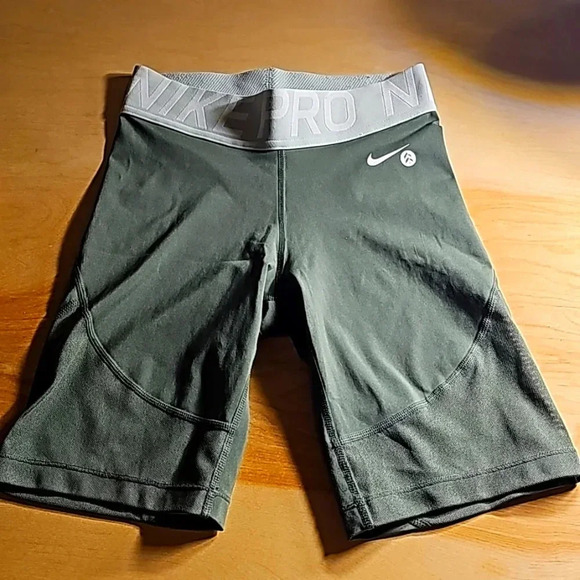 Womens Nike Drifit Pro Sage Green Biking Shorts XS - Picture 1 of 4